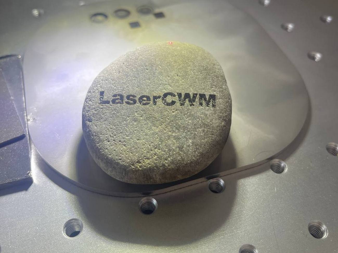 Образец 3д лазерной гравировки на каменном изделии 