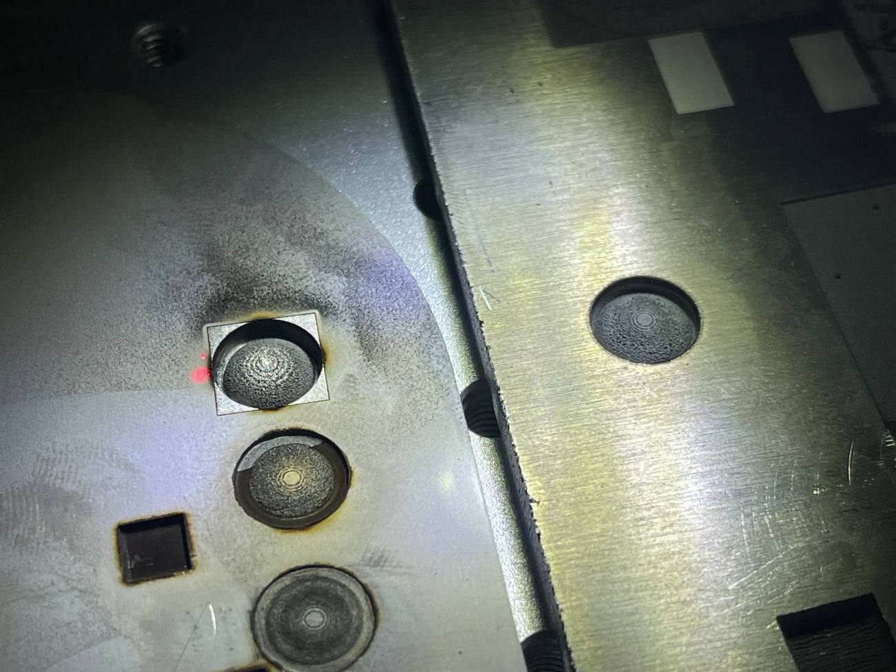 Тестовые образцы 3д лазерной гравировки на различных материалах