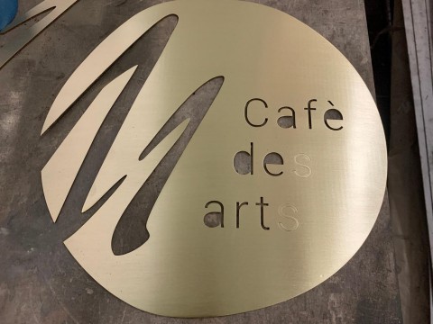 Изготовление логотипа и инвентаря для ресторана в компании LaserCWM