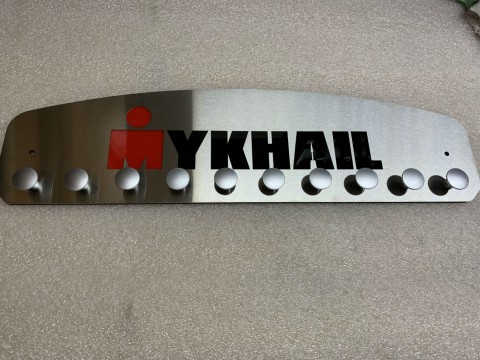 Изготовление медальницы MYKHAIL с помощью лазерной резки металла и акрила
