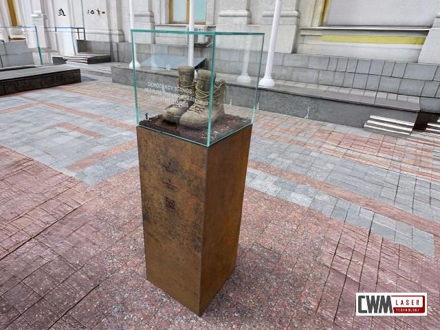 Изготовление декоративной тумбы для выставки